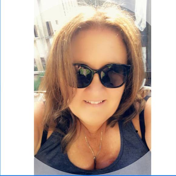 Meet your Posher, Nicole - Picture 1 of 1